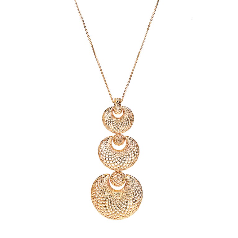 Blooming yellow gold necklace